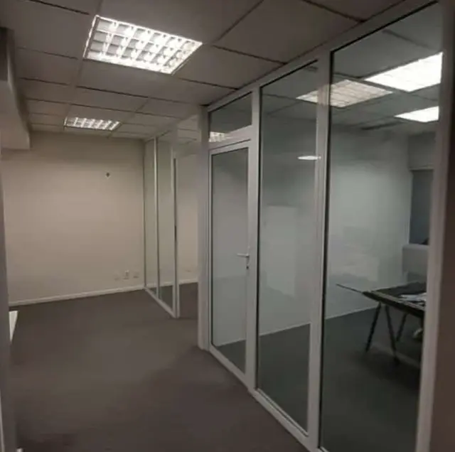 Divisórias acústicas em vidro